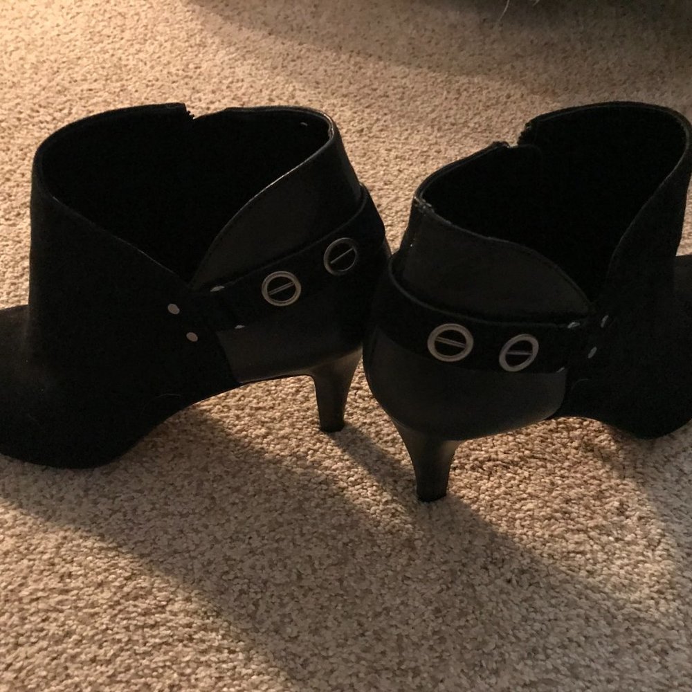 Vince Camuto ankle boots 9M